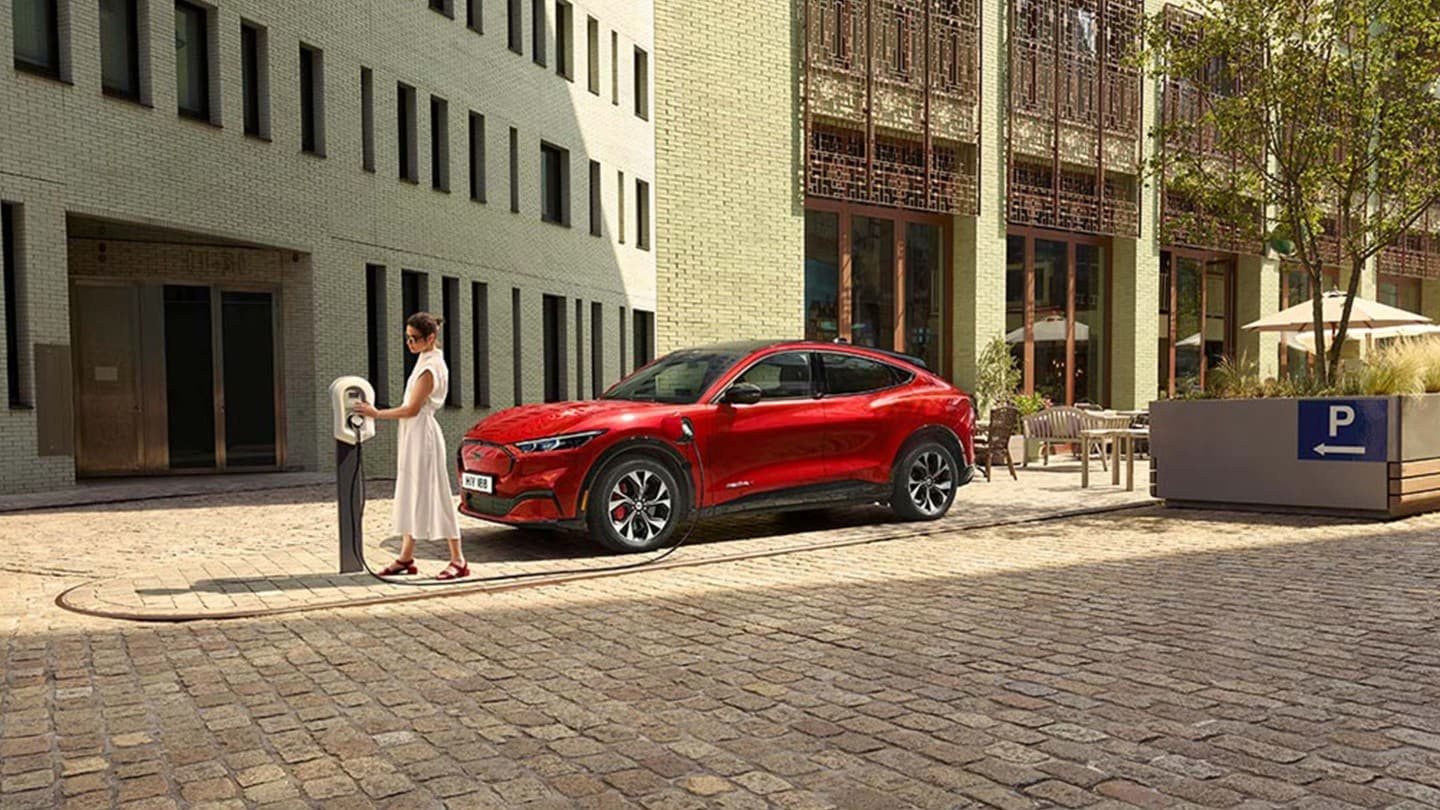Samochód elektryczny – idealne auto dla kobiety. Mustang Mach-E z nagrodą Kobiecego Światowego Samochodu Roku 2022