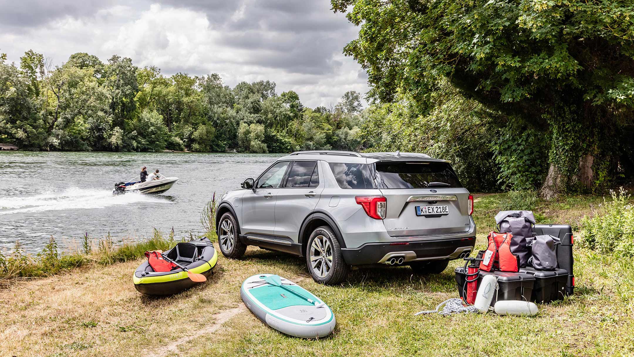 Ford car with boat