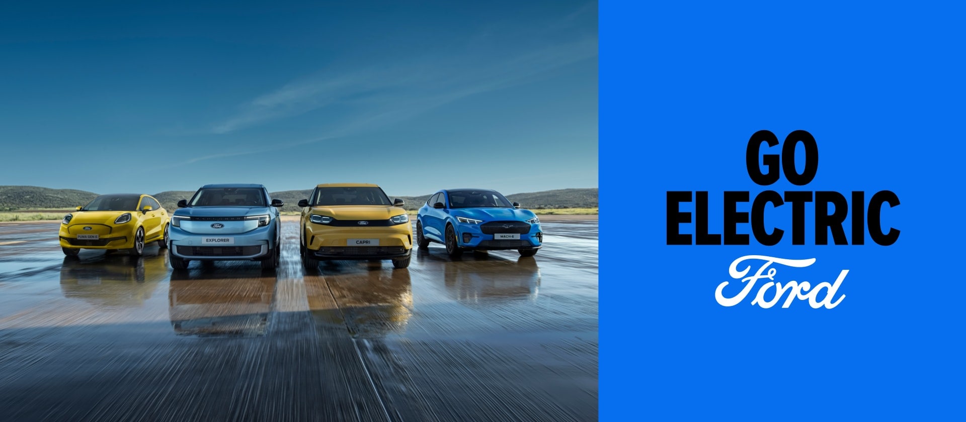 Ford Puma Gen-E, Ford Explorer, Ford Capri i Ford Mustang Mach-E ustawione na pasie startowym, obok grafiki Go Electric na niebieskim tle.