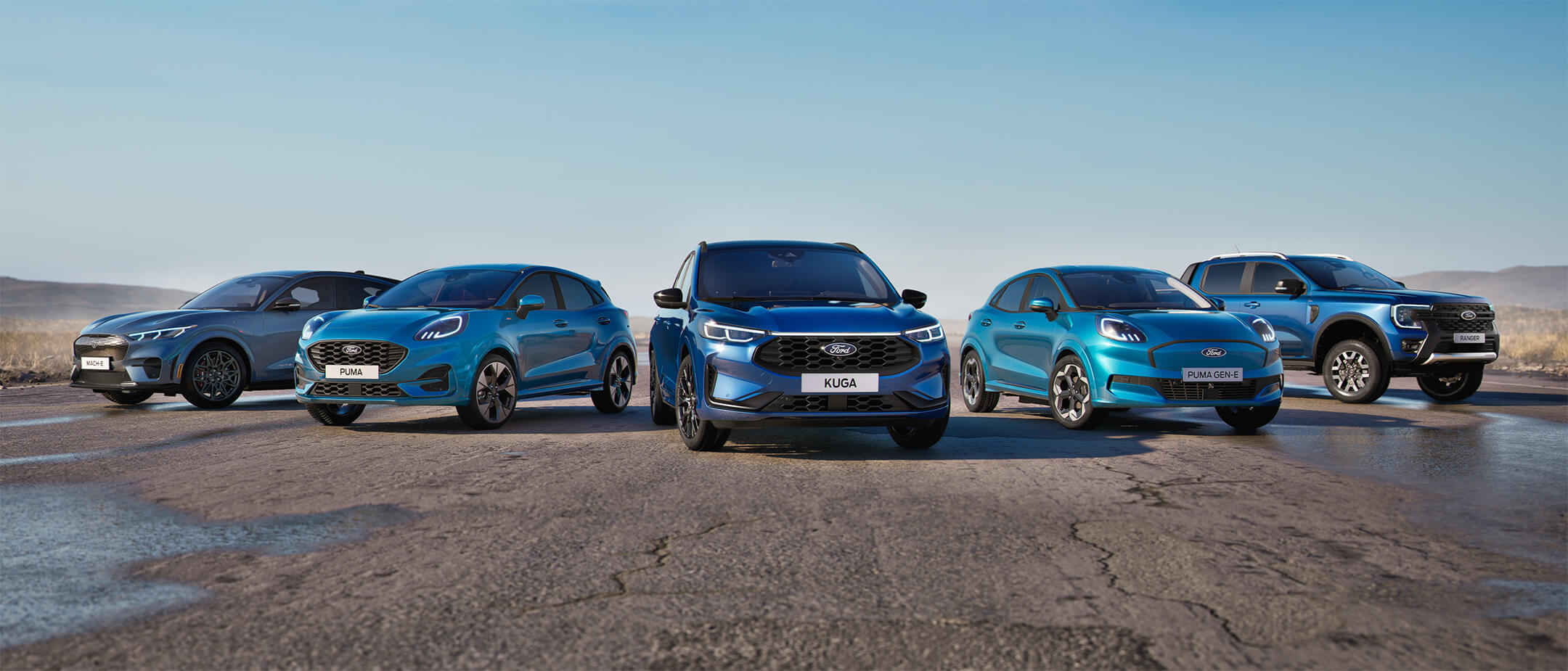 Widok pojazdów wyposażonych w rozwiązanie Ford BlueCruise do jazdy bez użycia rąk, w tym Mustang Mach-E, Puma, Kuga, Puma Gen-E i Ranger.