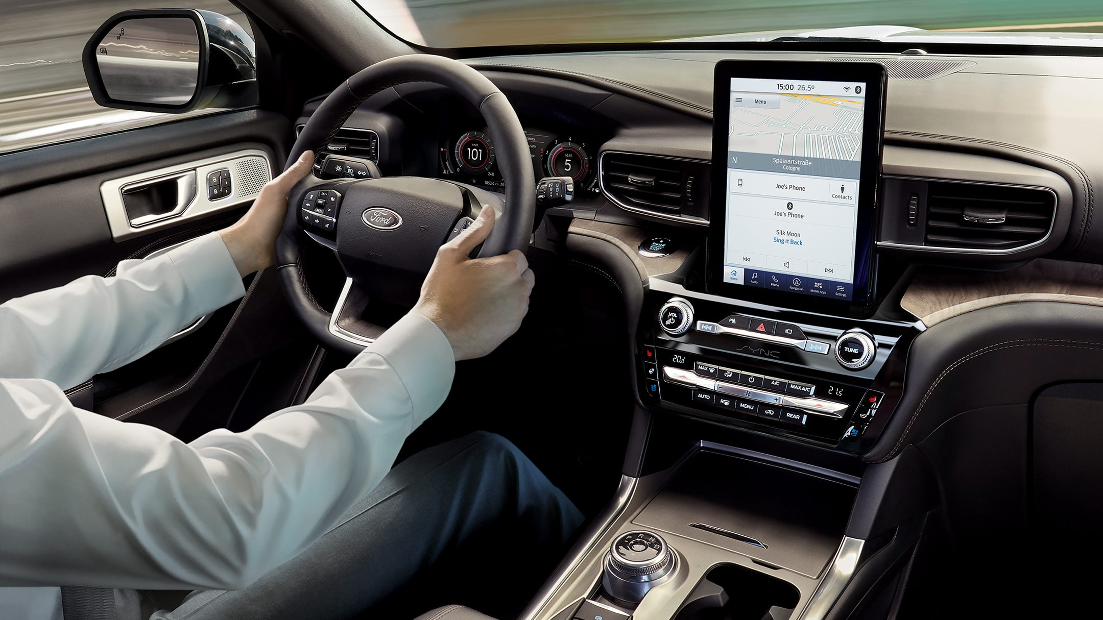 Wnętrze Forda Explorer – ekran dotykowy systemu SYNC i kierownica