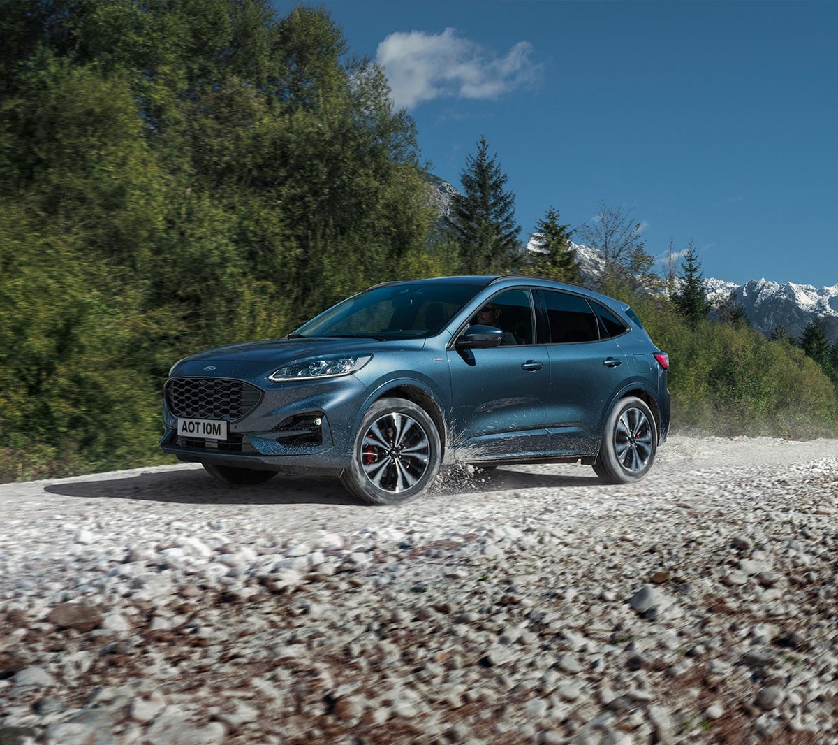 New Ford Kuga Hybrid ST-Line X side view