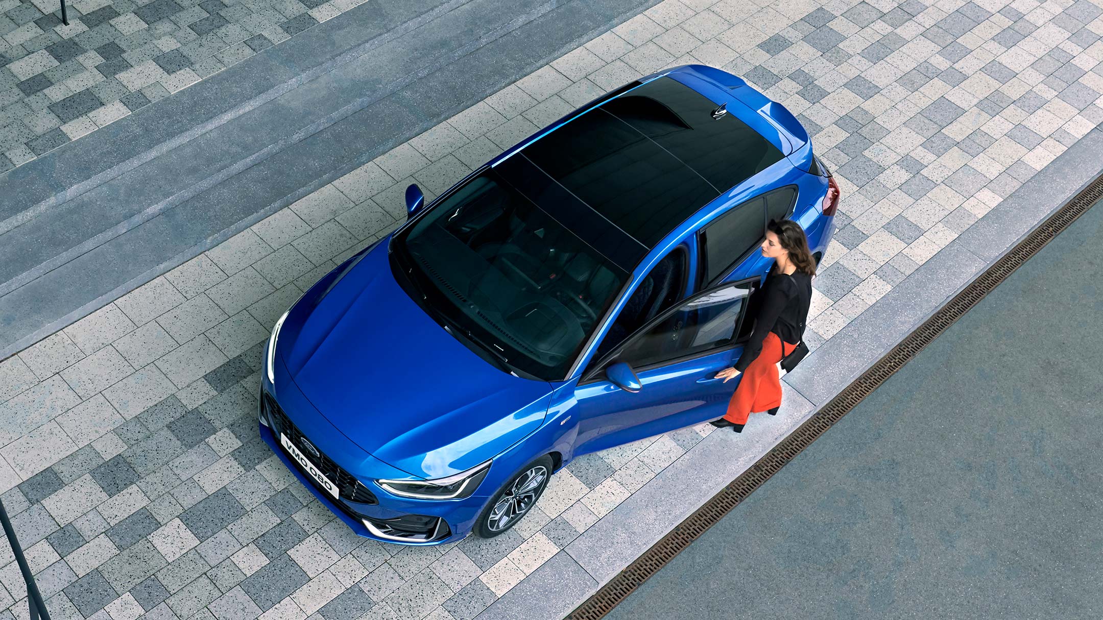 Ford Focus showing panoramic roof