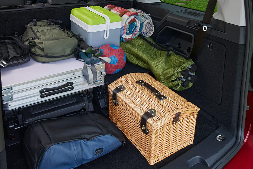 Ford Tourneo Connect prezentujący przestronną przestrzeń ładunkową