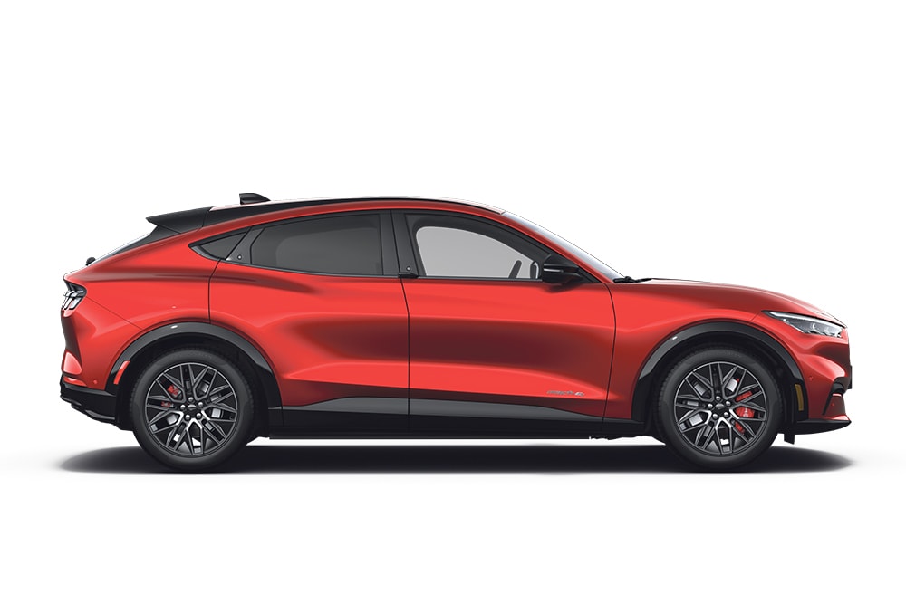 Czerwony Ford Mustang Mach-E z gamy SUV-ów Forda.