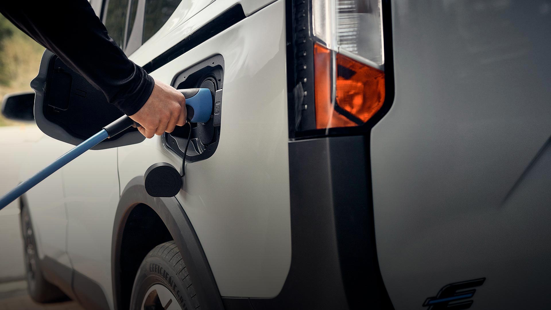 Ford E Tourneo Courier Active gniazdo ładowania