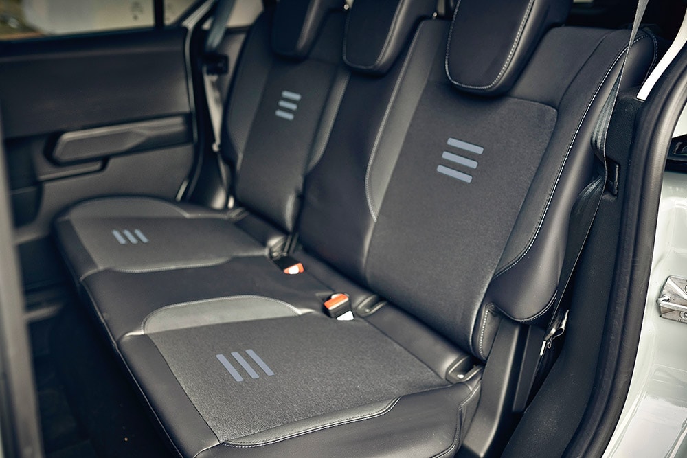 Ford E Tourneo Courier Active wnętrze, siedzenia