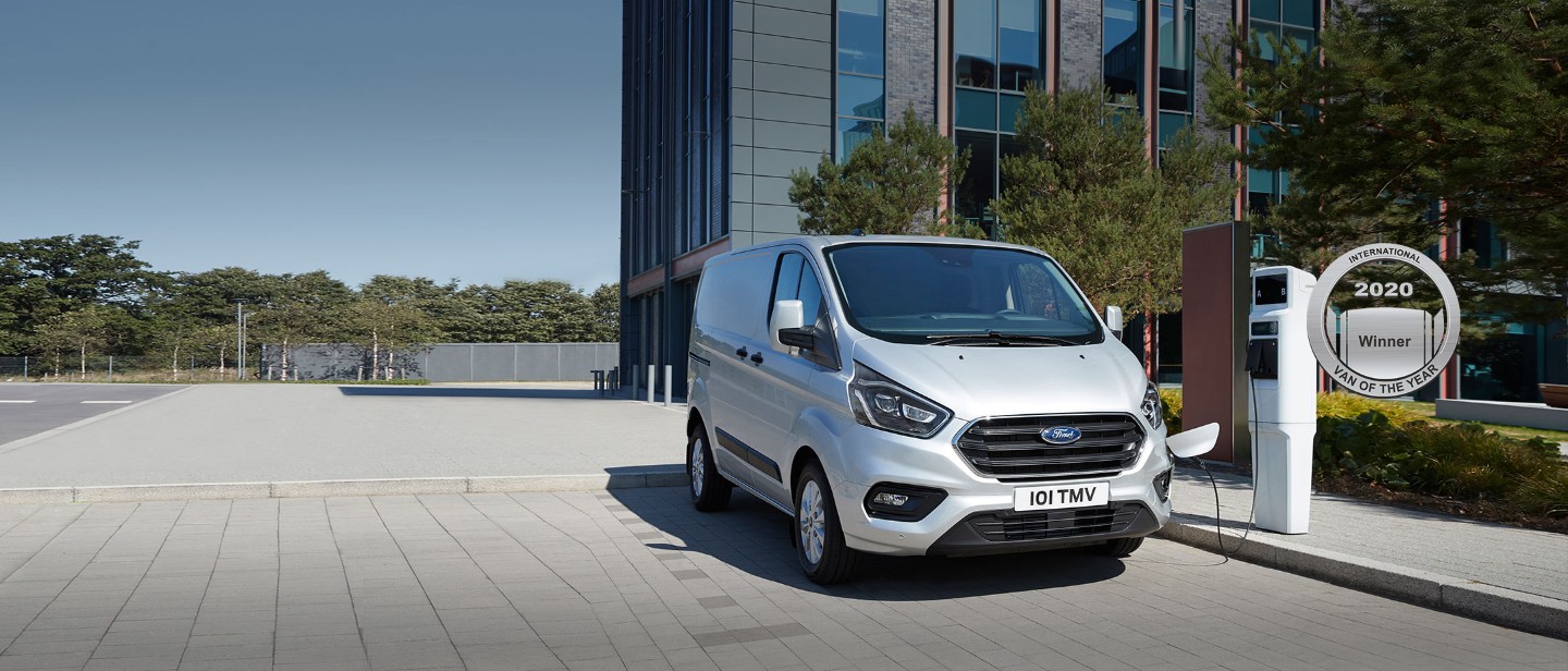 ford transit custom phev cena