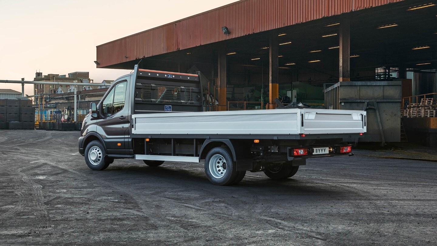 Ford Transit podwozie 5-tonow rear view