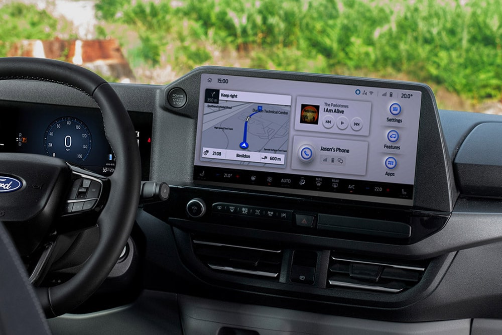 13-calowy ekran dotykowy z interfejsem SYNC™ 4 w Fordzie Transit Custom Nugget.