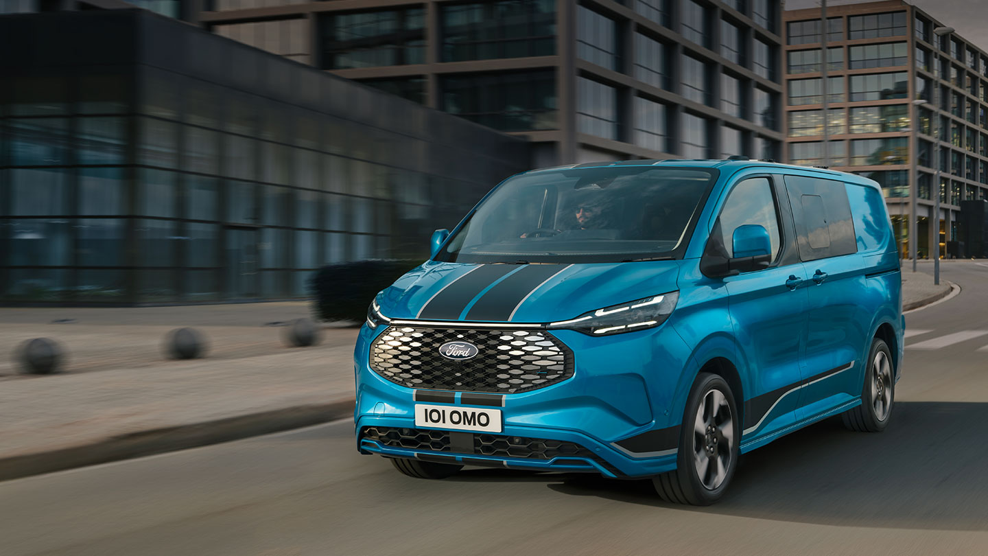 Niebieski van brygadowy Ford E-Transit Custom Sport