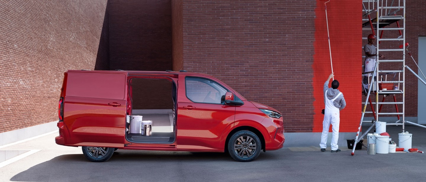 Czerwony Transit Custom Van Limited