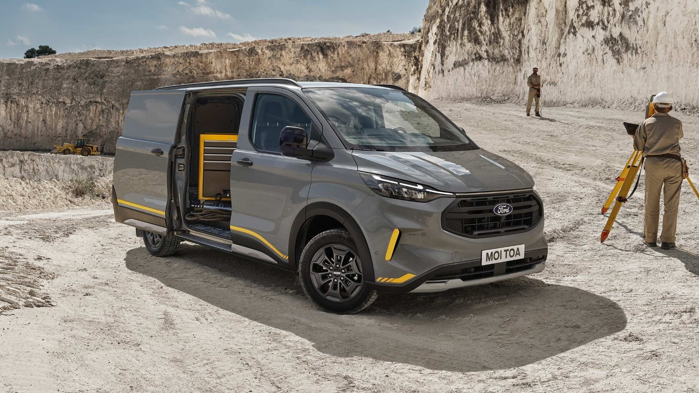 Szary Transit Custom Van Trail