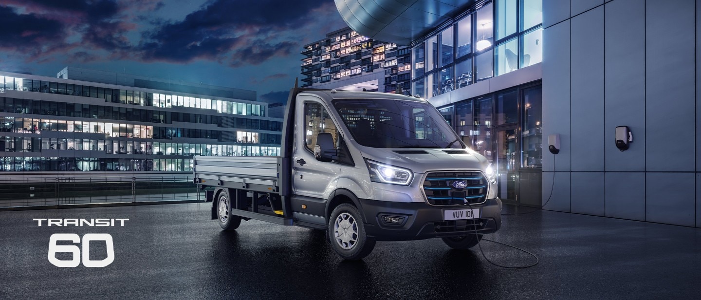  Ford E-Transit z zabudową skrzyniową