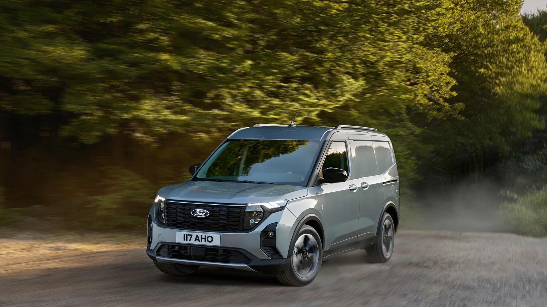 Nowy Ford Transit Courier w trakcie jazdy