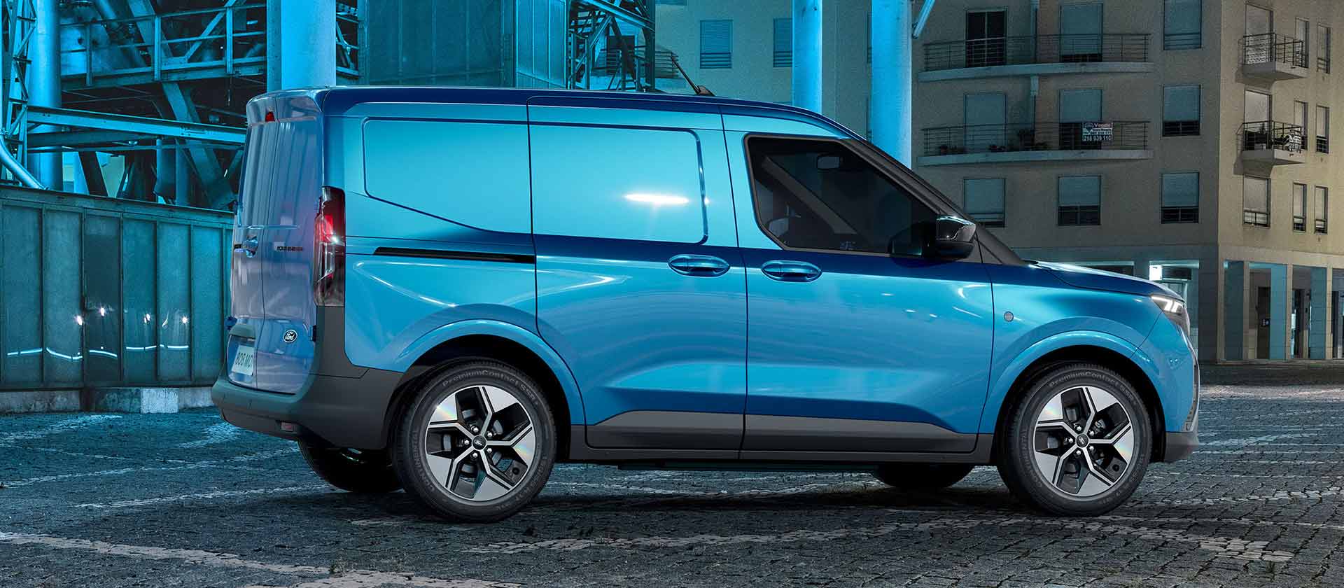 Szar Ford E-Transit Courier prawy bok