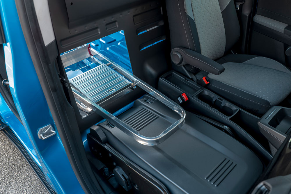 Ford E-Transit Courier przegroda z funkcją uchylnej klapy