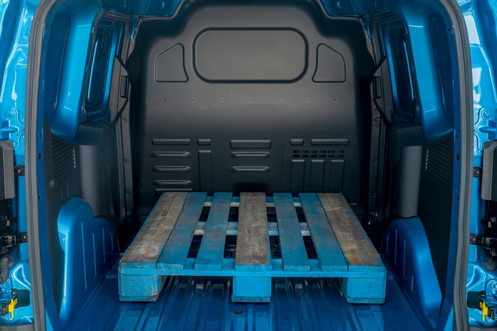Ford E-Transit Courier przestrzeń ładunkowa