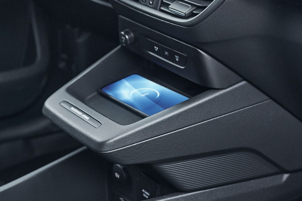 Ford E-Tourneo Courier ładowarka indukcyjna
