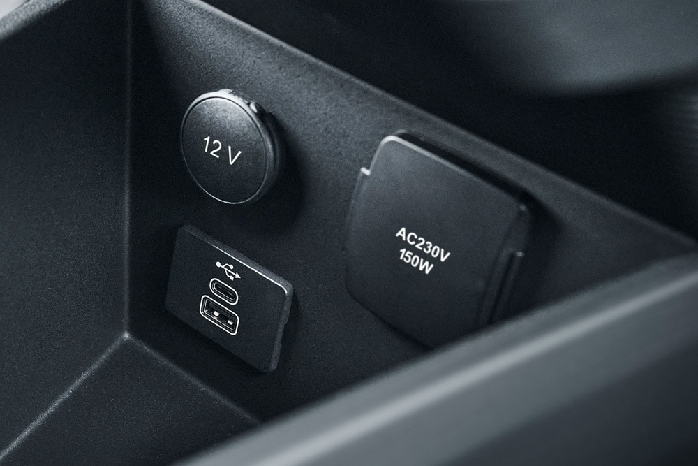 Ford E-Tourneo Courier gniazda USB