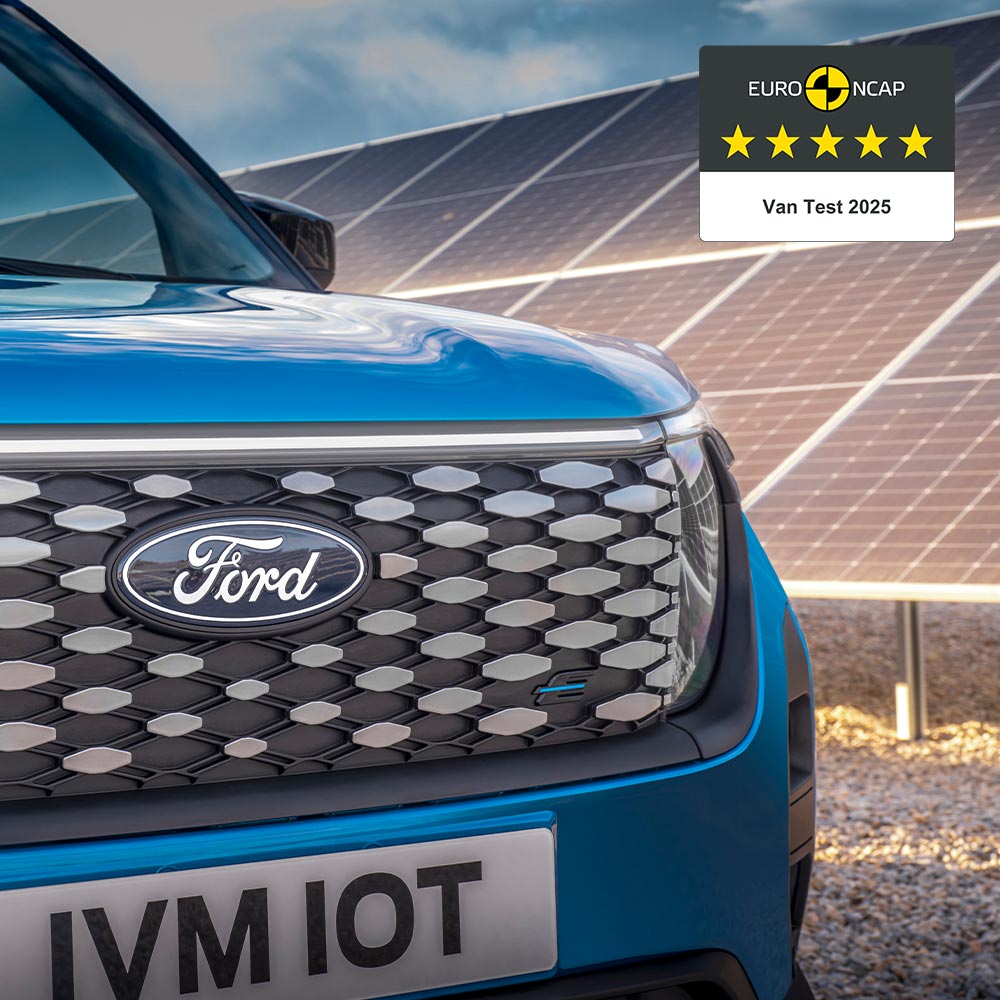 Niebieski Ford E-Transit Courier przednia krata wlotu powietrza