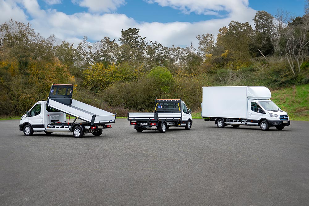  Gama Ford Transit obejmująca wywrotki i zabudowy typu Luton.