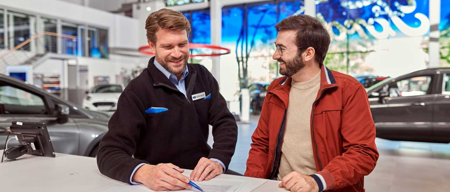 Ekspert techniczny Forda wyjaśnia opcje Kontraktu Serwisowego Ford Używane klientowi w serwisie Forda.
